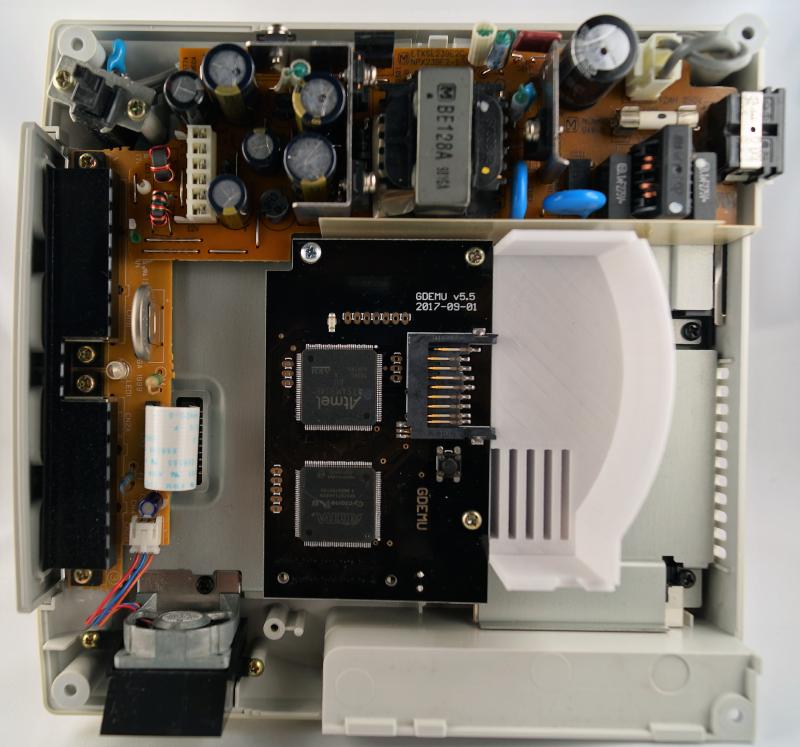 Dreamcast geöffnet, GDEMU mit 3D Druck eingebaut