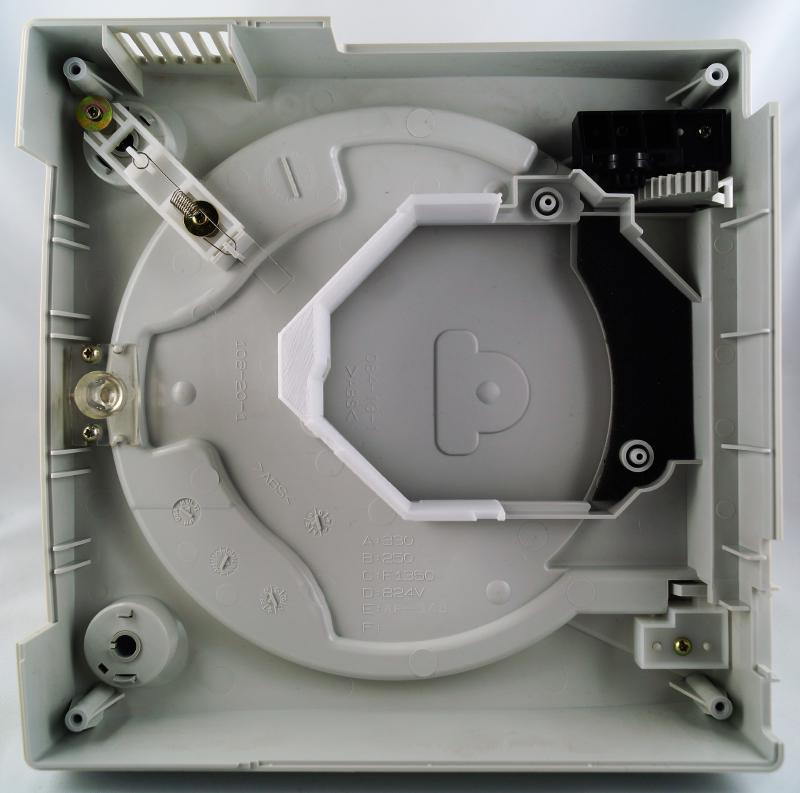 Dreamcast geöffnet, 3D Druckteil im GDROM Tray